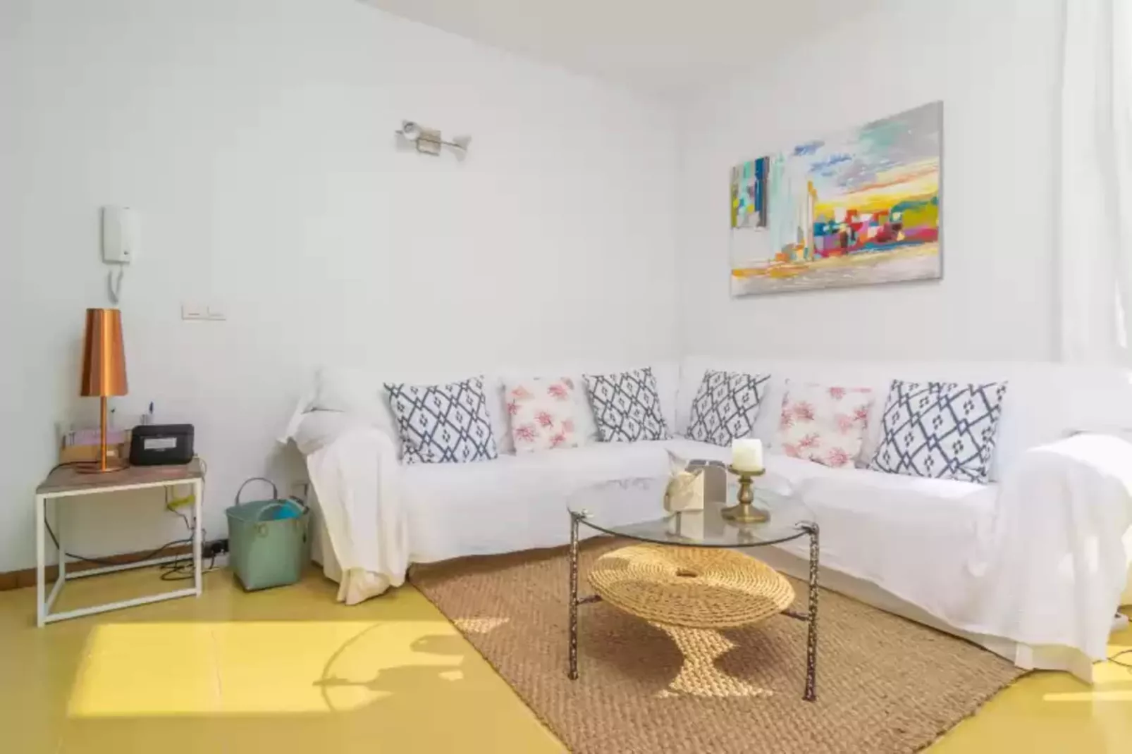 Mirella-Living room