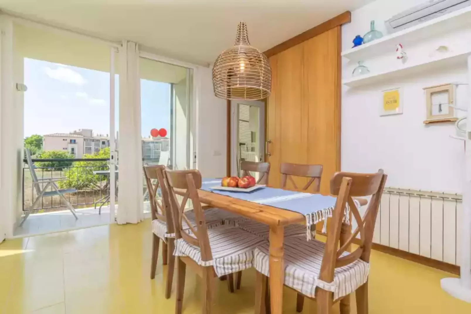 Mirella-Dining room