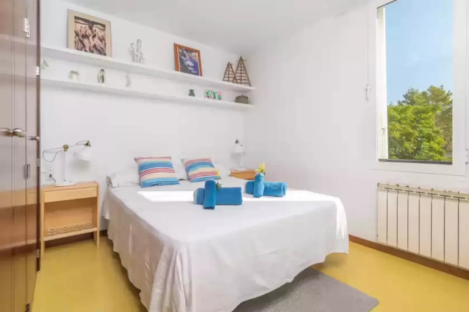 Mirella-Bedroom