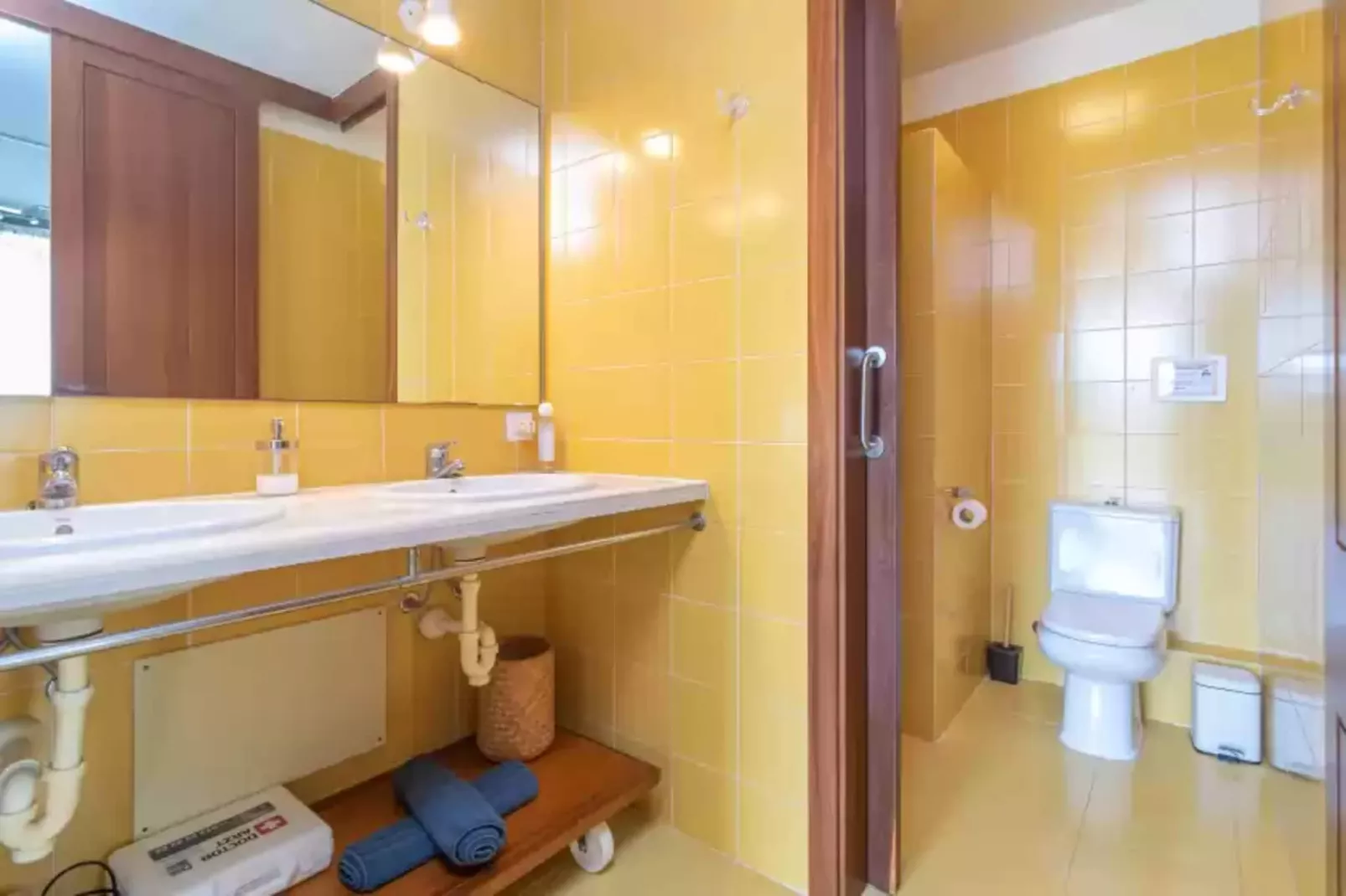 Mirella-Bathroom