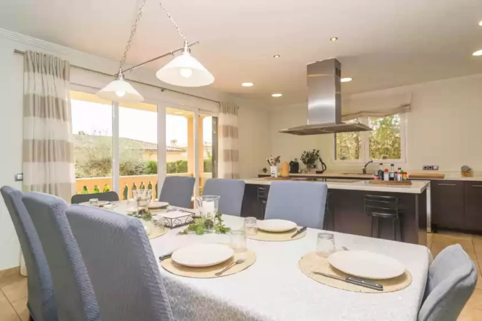 Joan Deia Escultor-Dining room