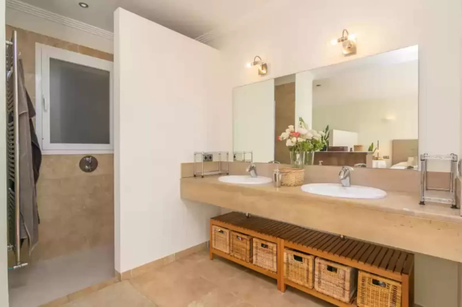 Joan Deia Escultor-Bathroom