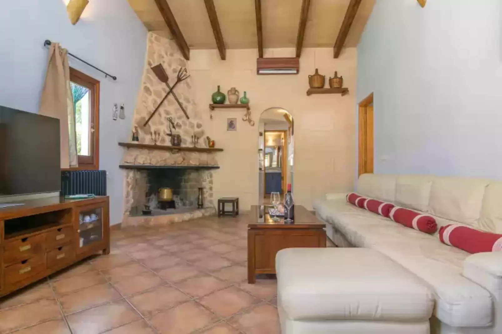 Cas Conill-Living room