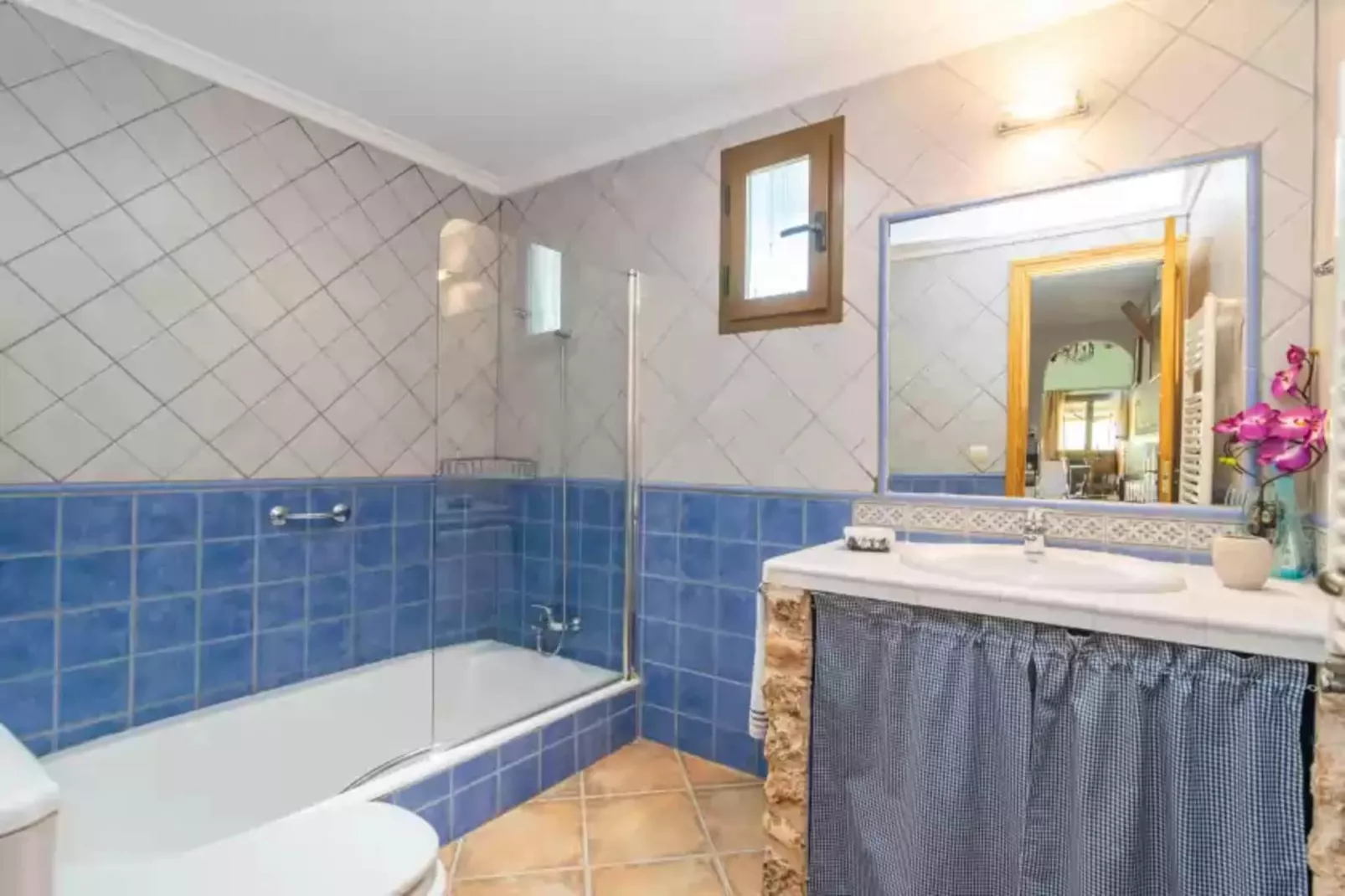 Cas Conill-Bathroom