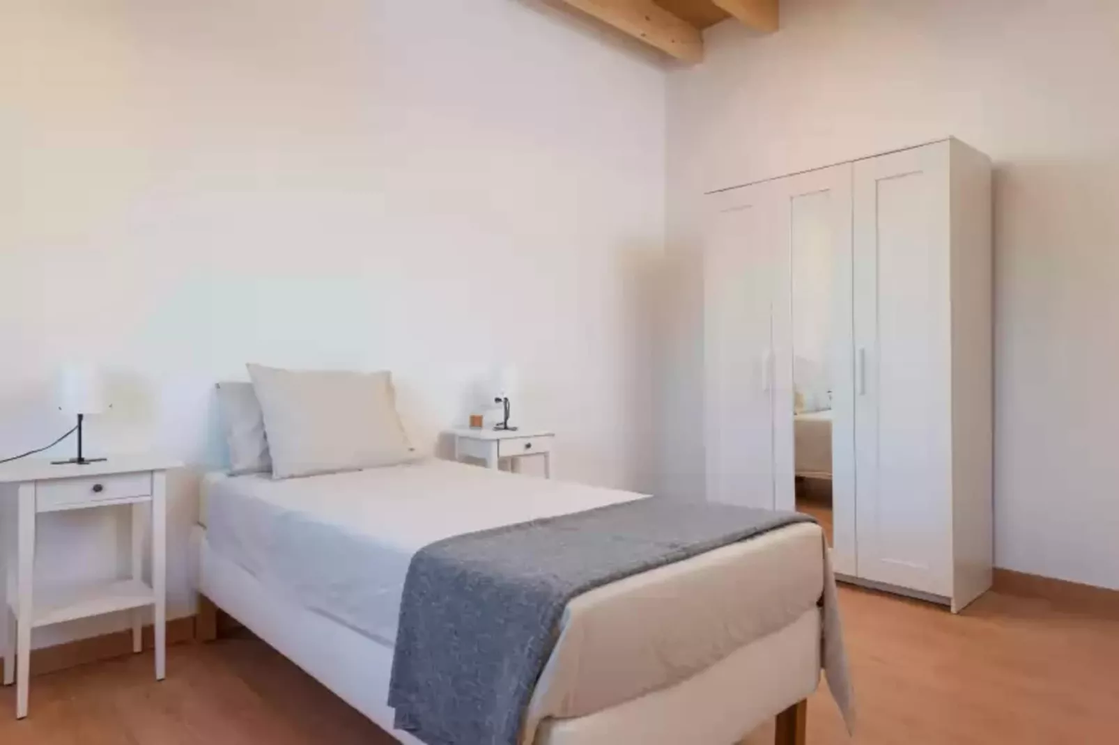 Can Serral-Bedroom