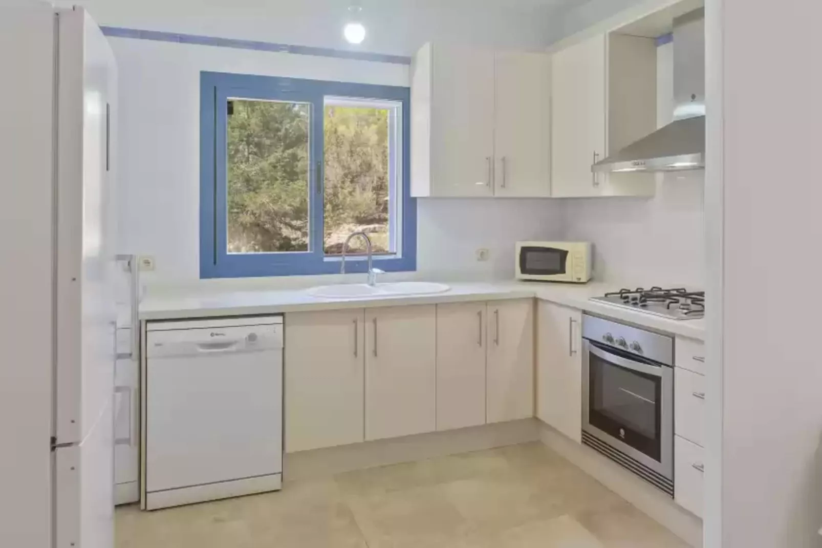 Es Lliri Blanc-Kitchen