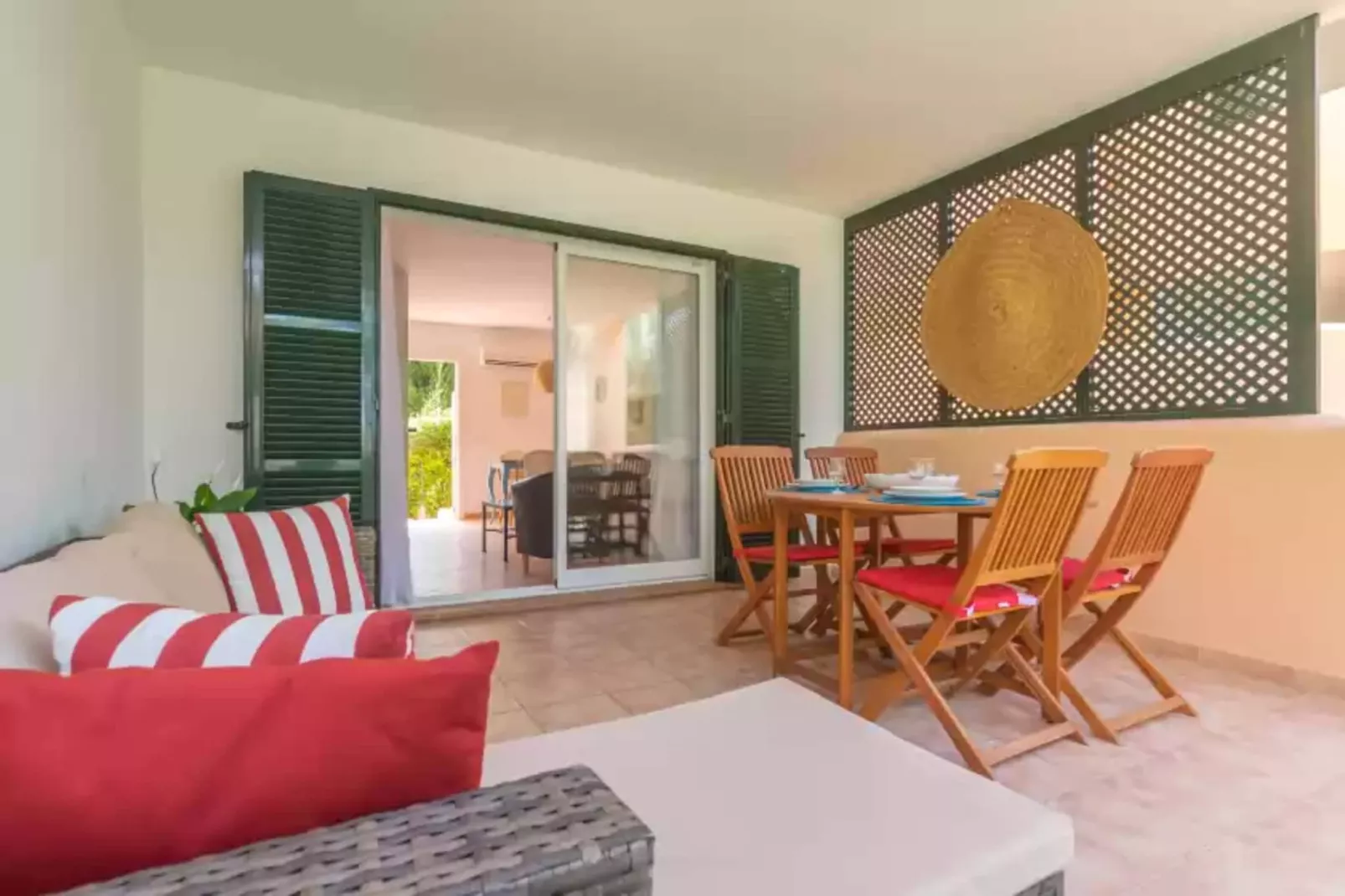 Barca Trencada (a3)-Living room