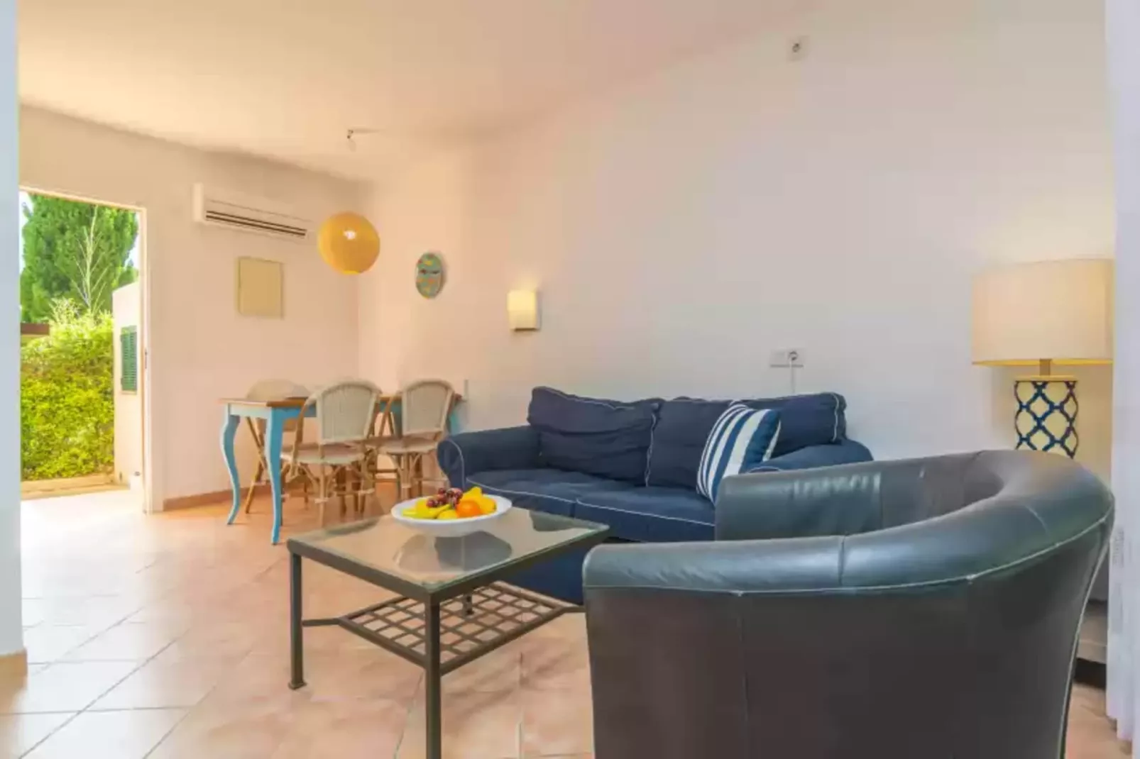 Barca Trencada (a3)-Living room