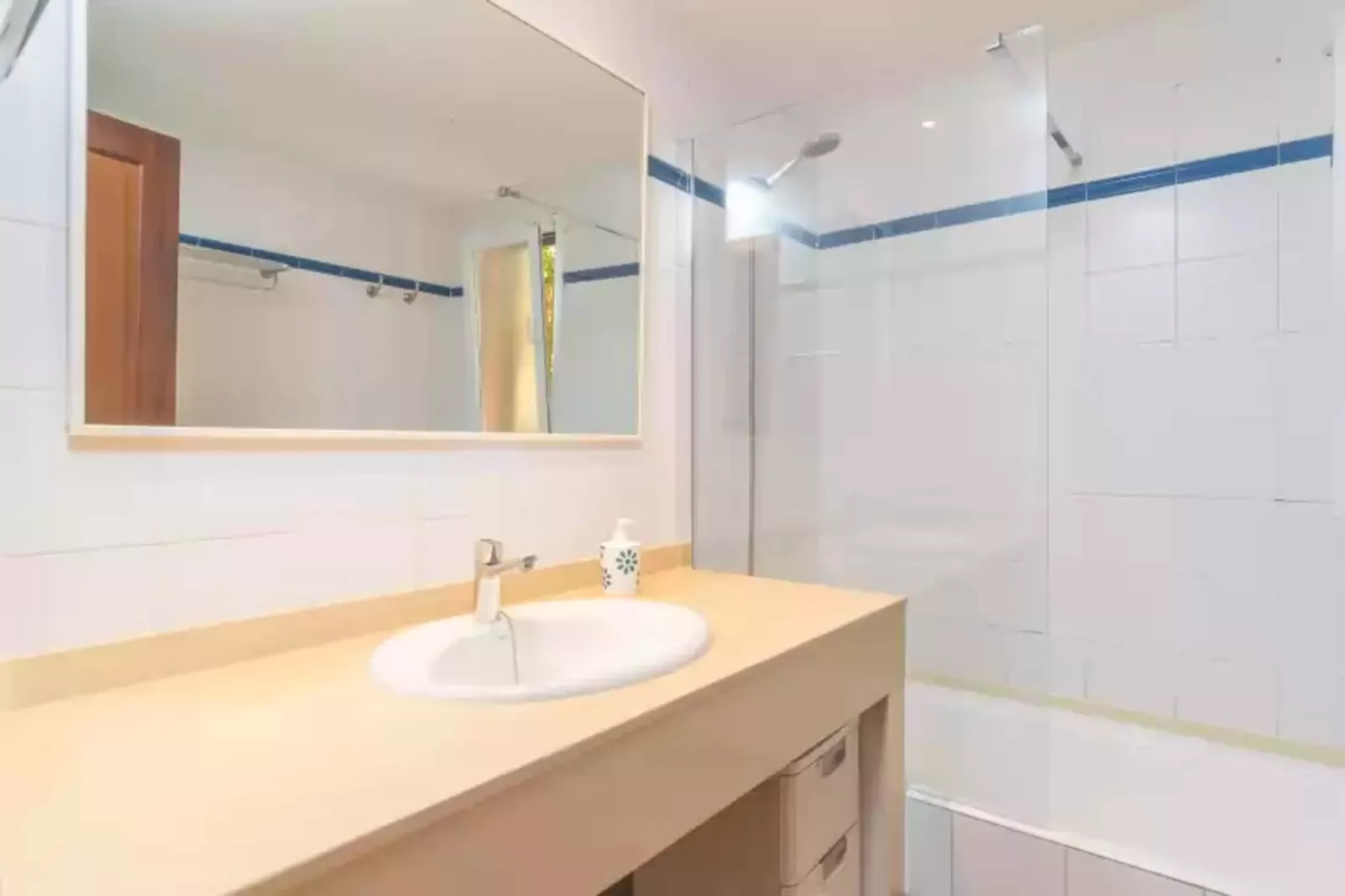 Barca Trencada (a3)-Kitchen