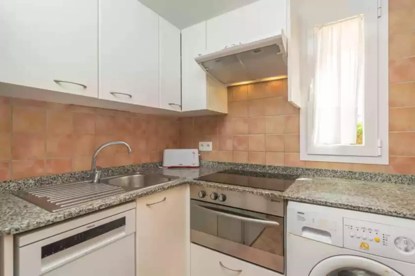 Barca Trencada (a3)-Kitchen