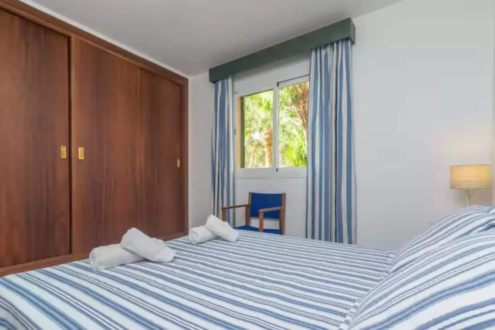Barca Trencada (a3)-Bedroom