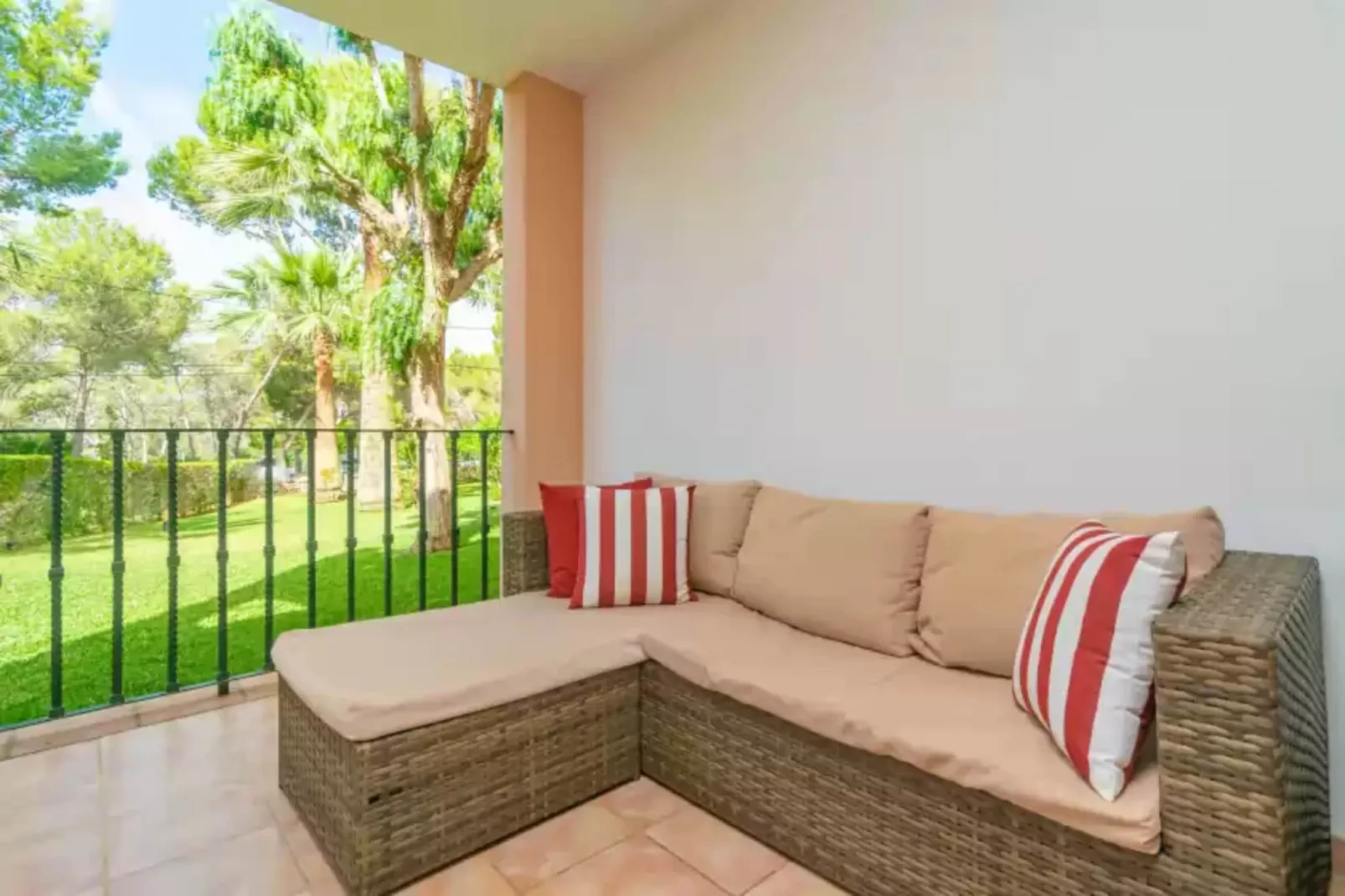 Barca Trencada (a3)-Terrace balcony
