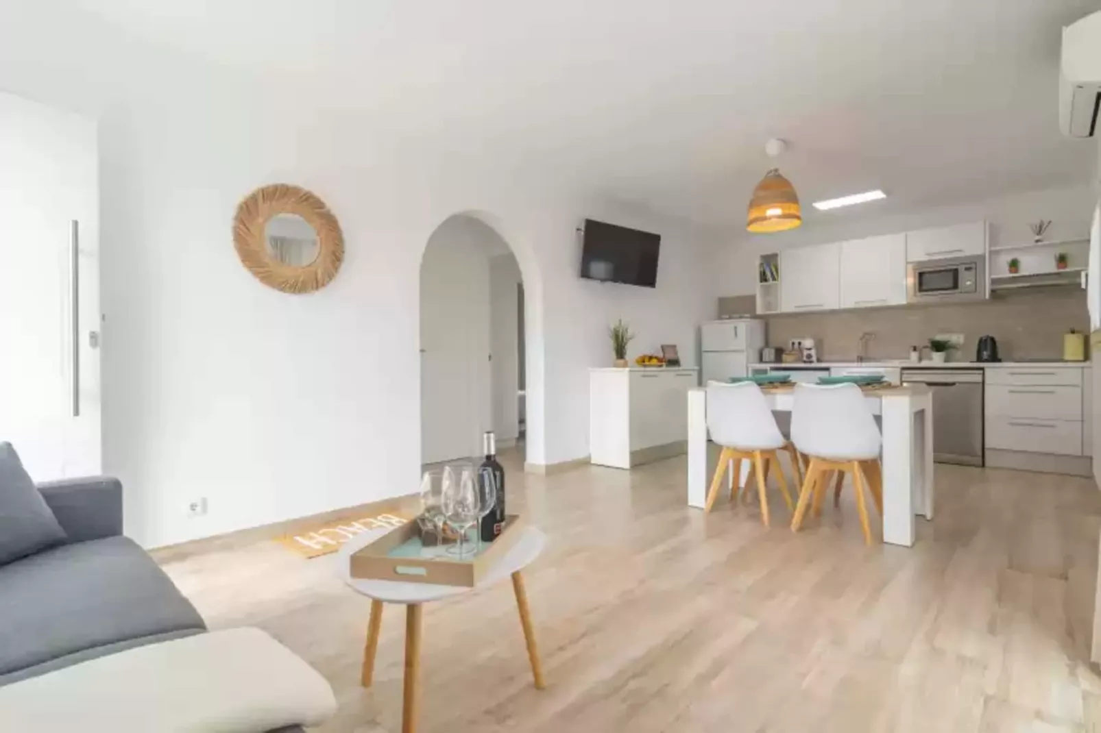 Ona 2-Living room