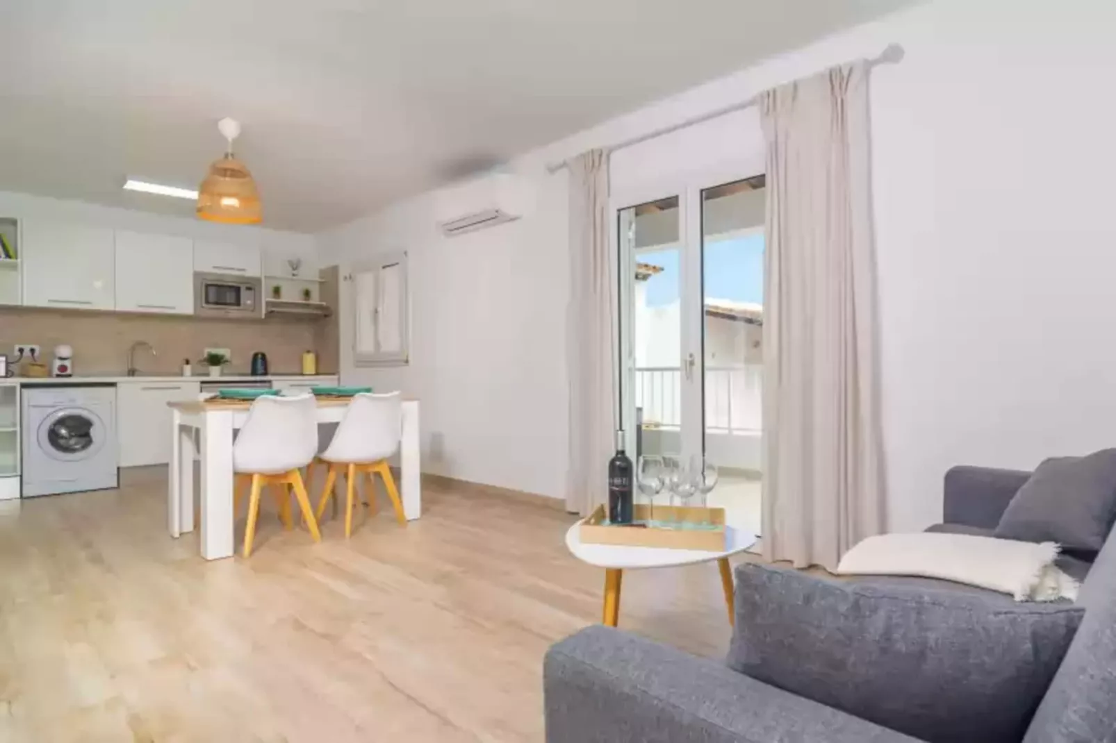 Ona 2-Dining room