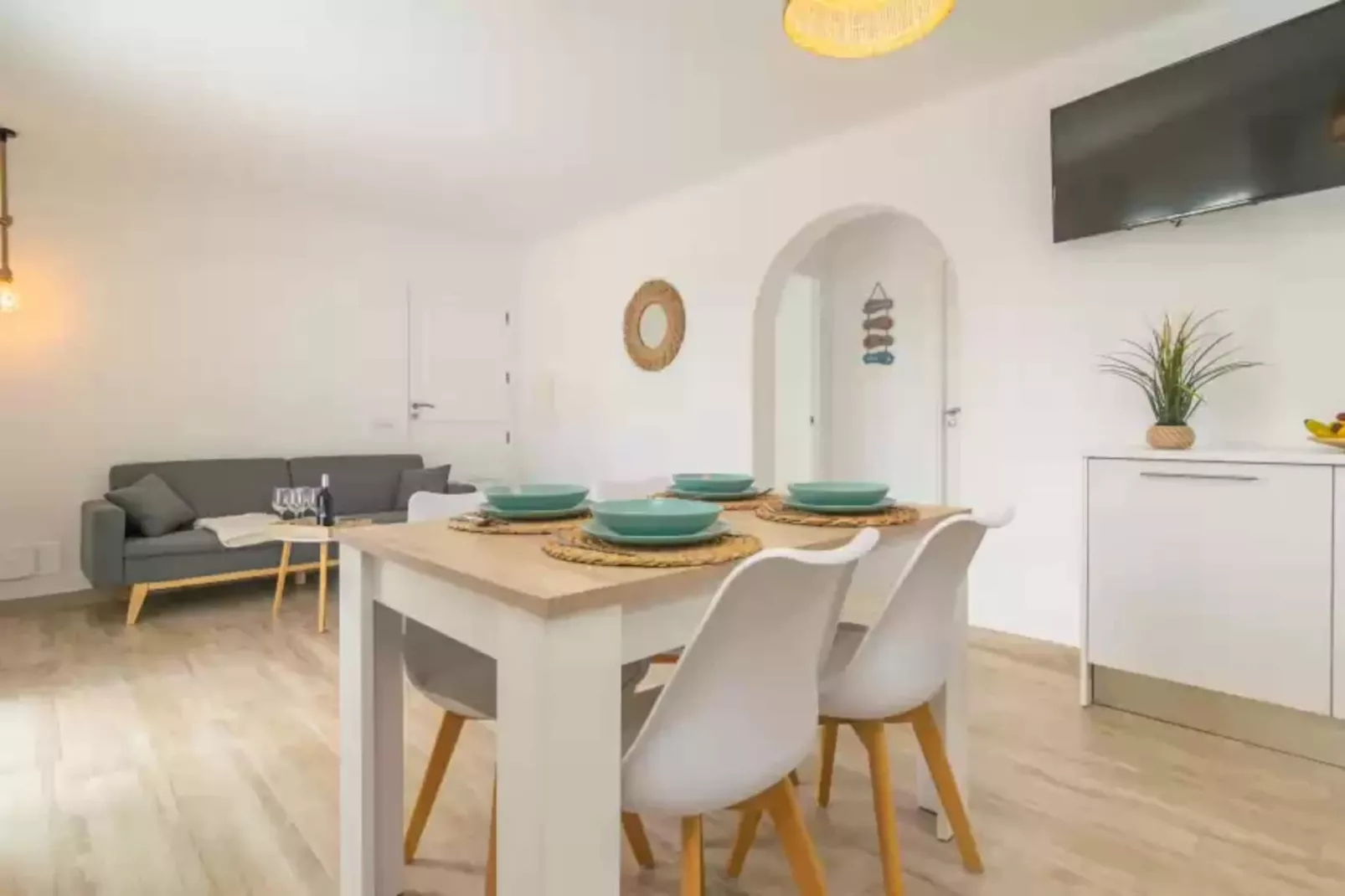 Ona 2-Dining room