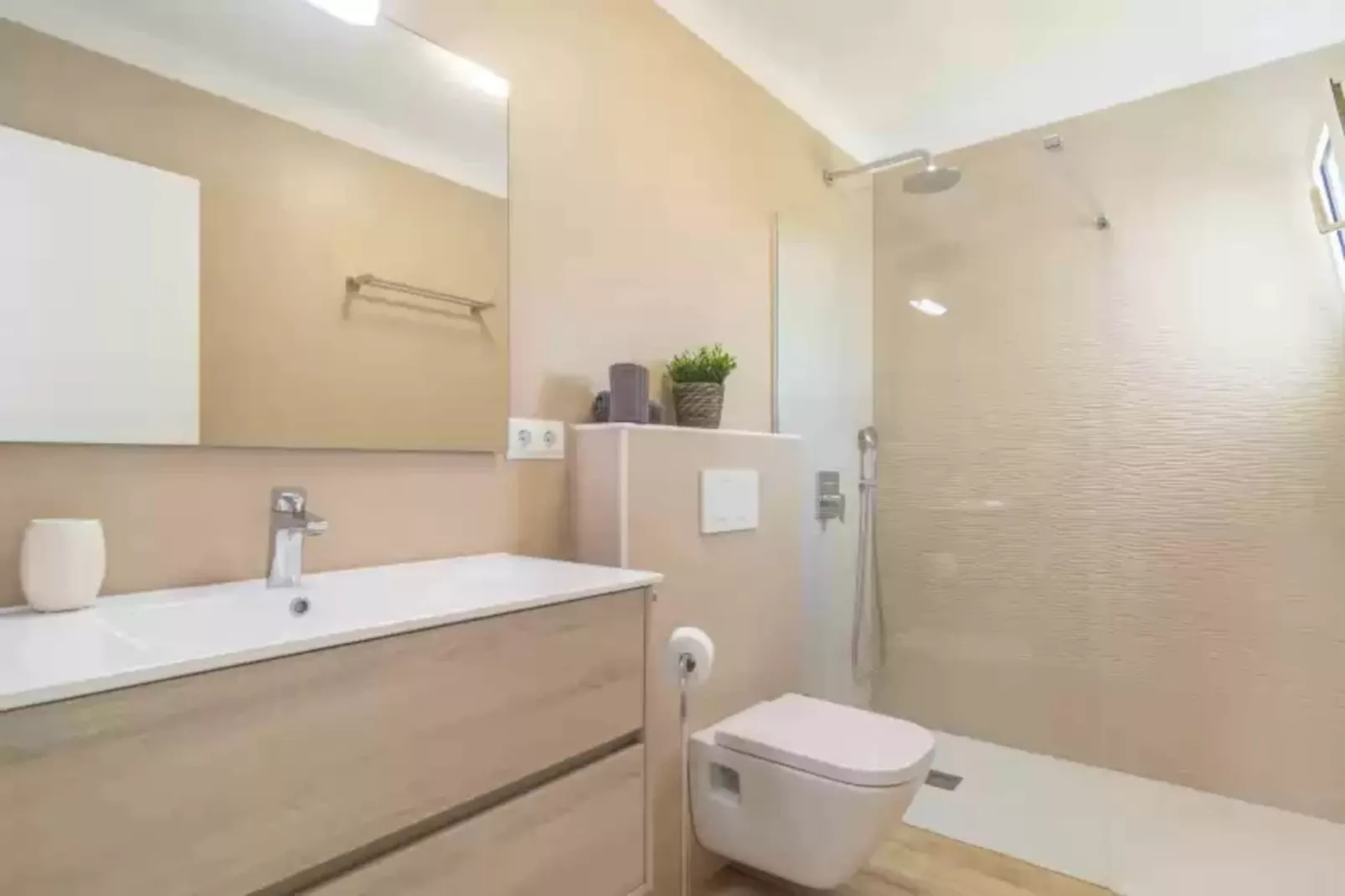 Ona 2-Bathroom