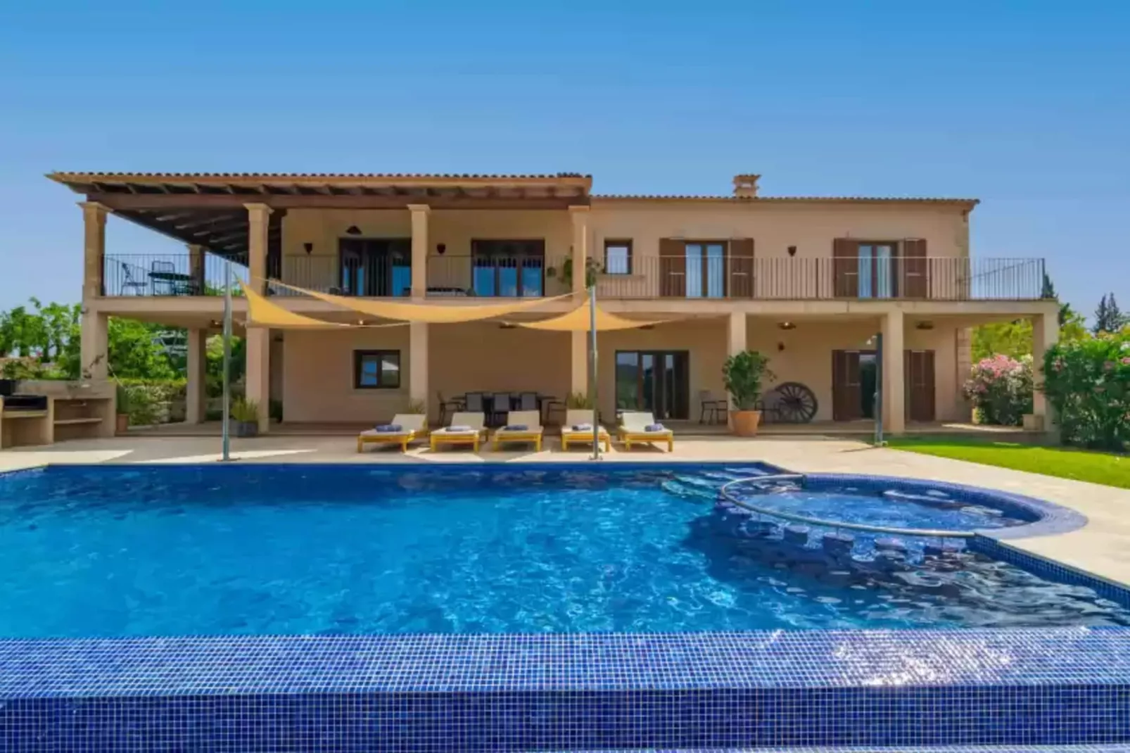 S'albarcoquer-Exterior summer