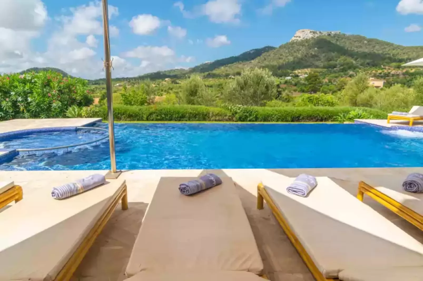 S'albarcoquer-Pool