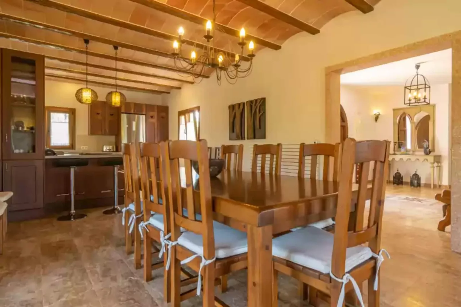 S'albarcoquer-Dining room