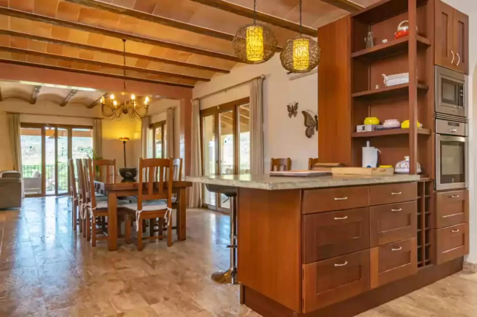 S'albarcoquer-Dining room