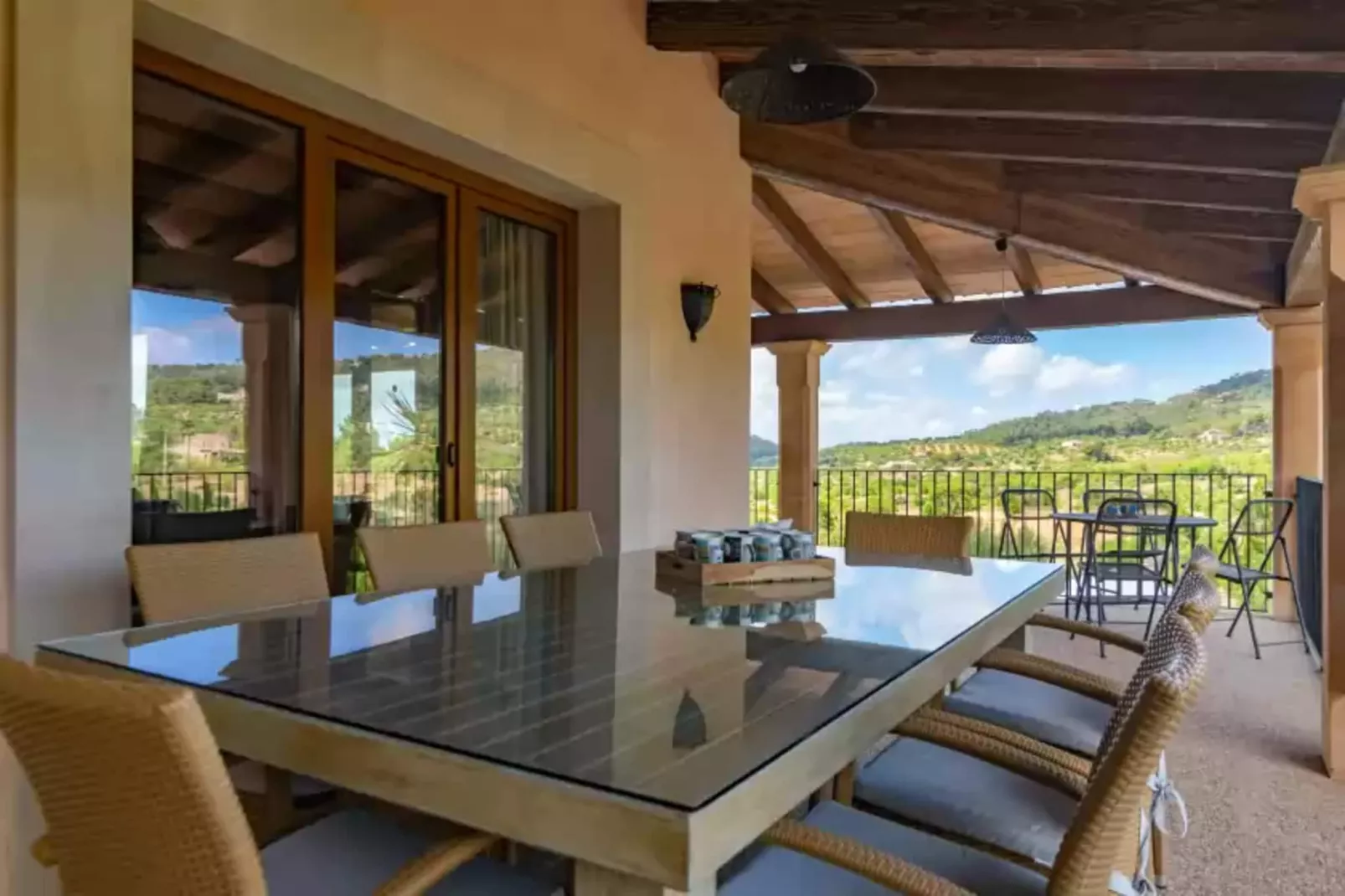S'albarcoquer-Dining room