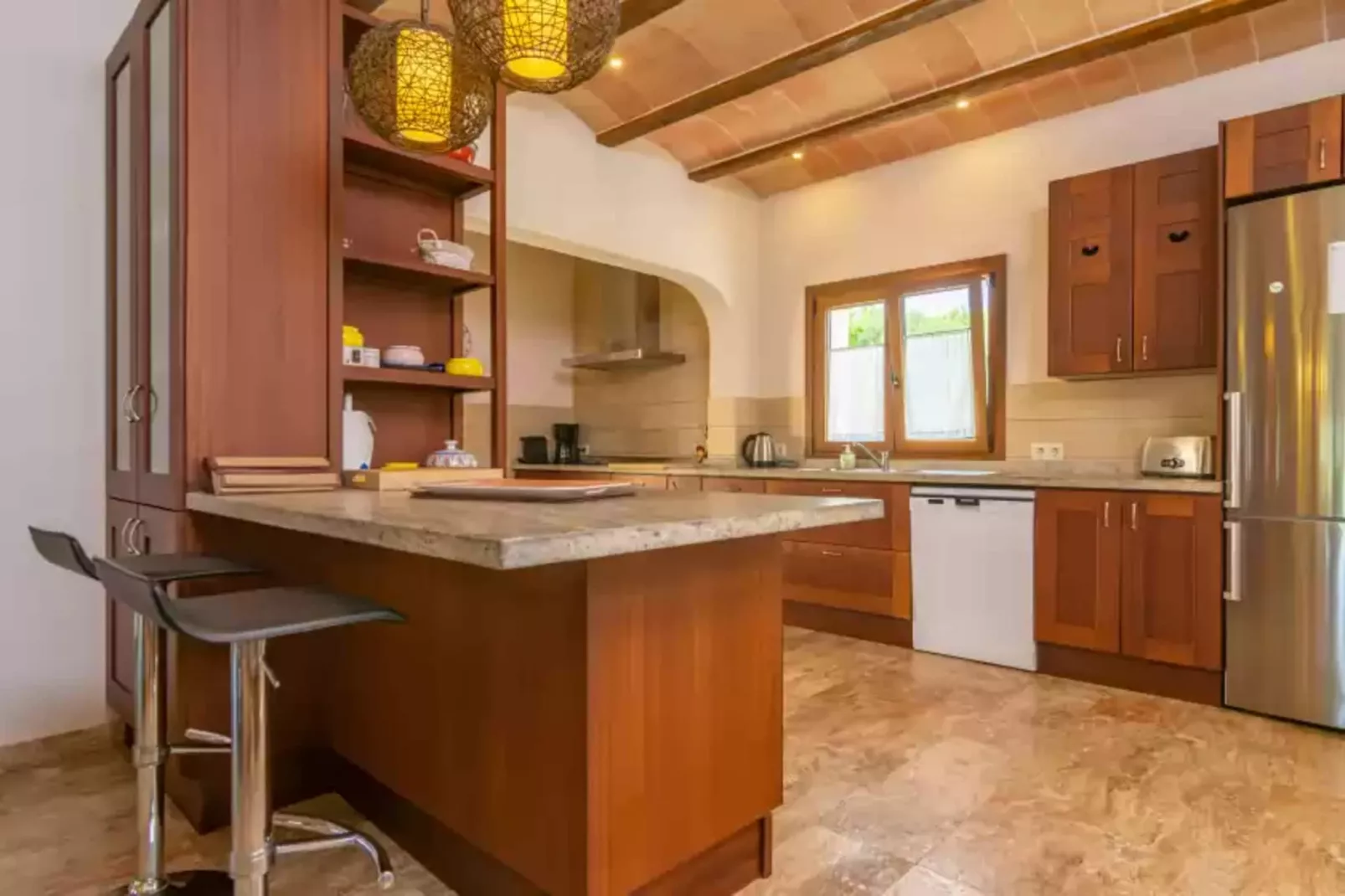 S'albarcoquer-Kitchen