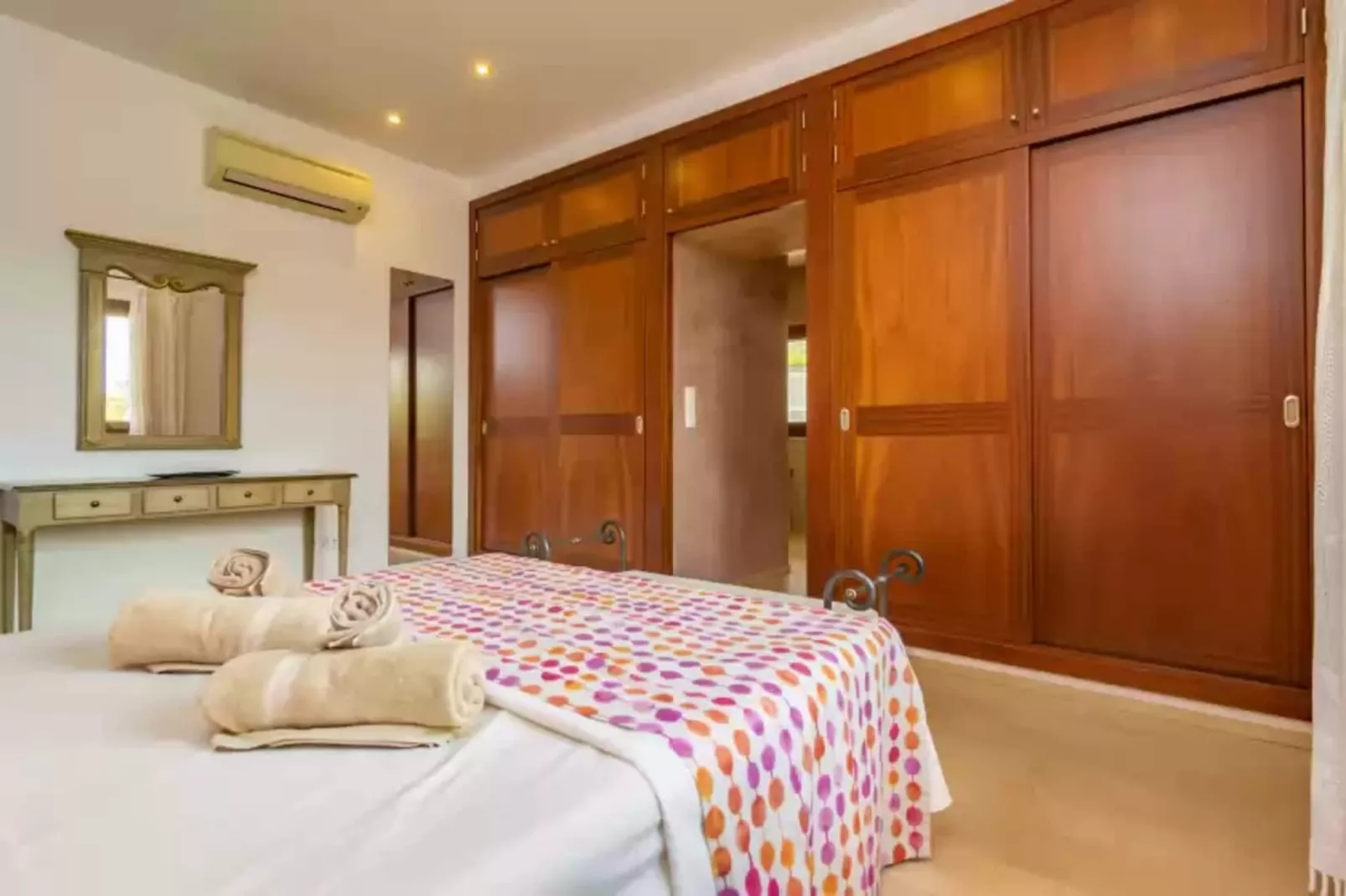 S'albarcoquer-Bedroom