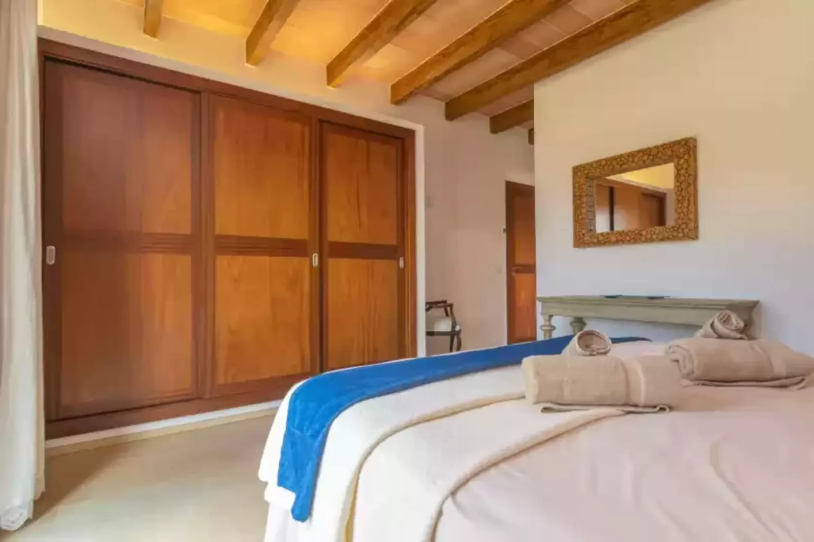 S'albarcoquer-Bedroom