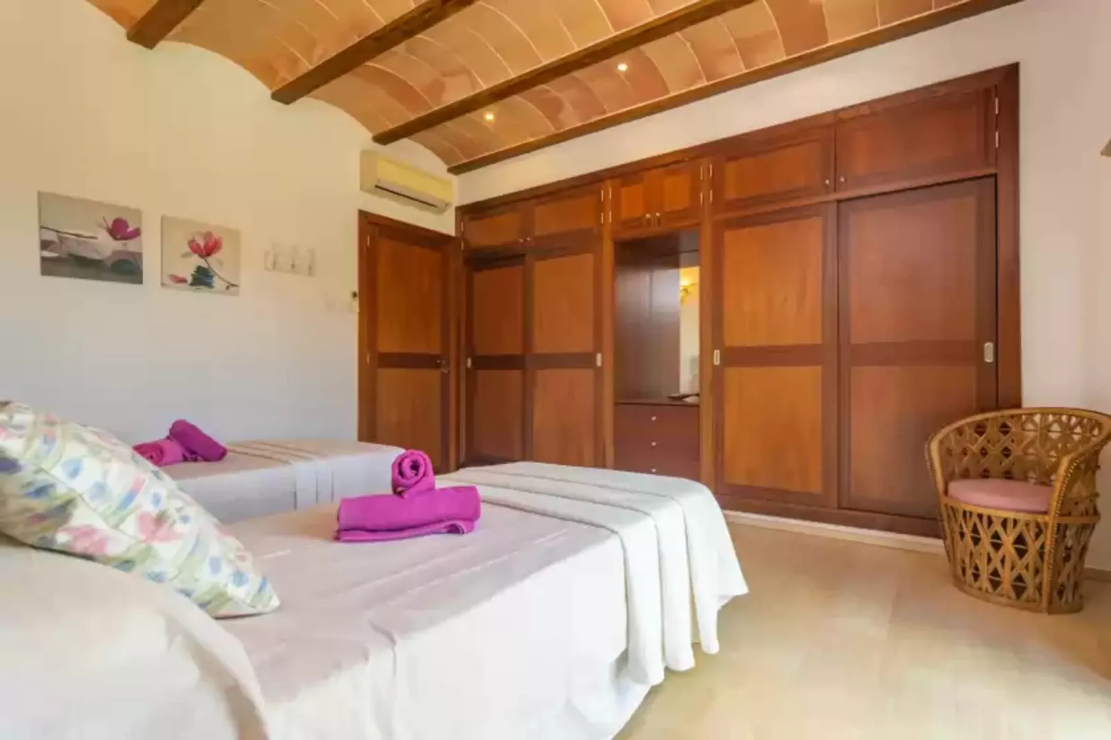 S'albarcoquer-Bedroom