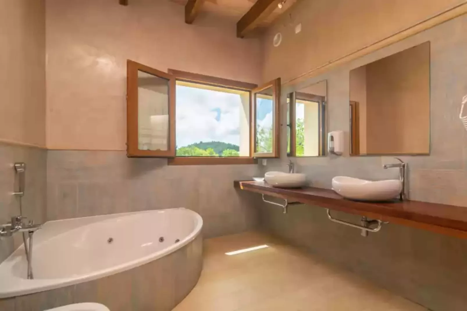 S'albarcoquer-Bathroom