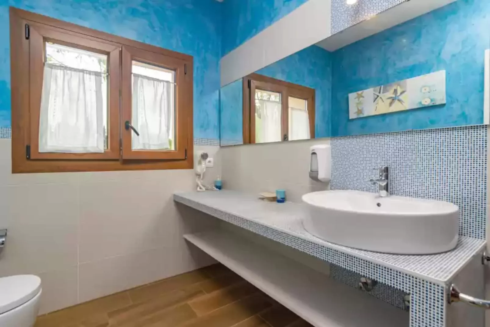 S'albarcoquer-Bathroom