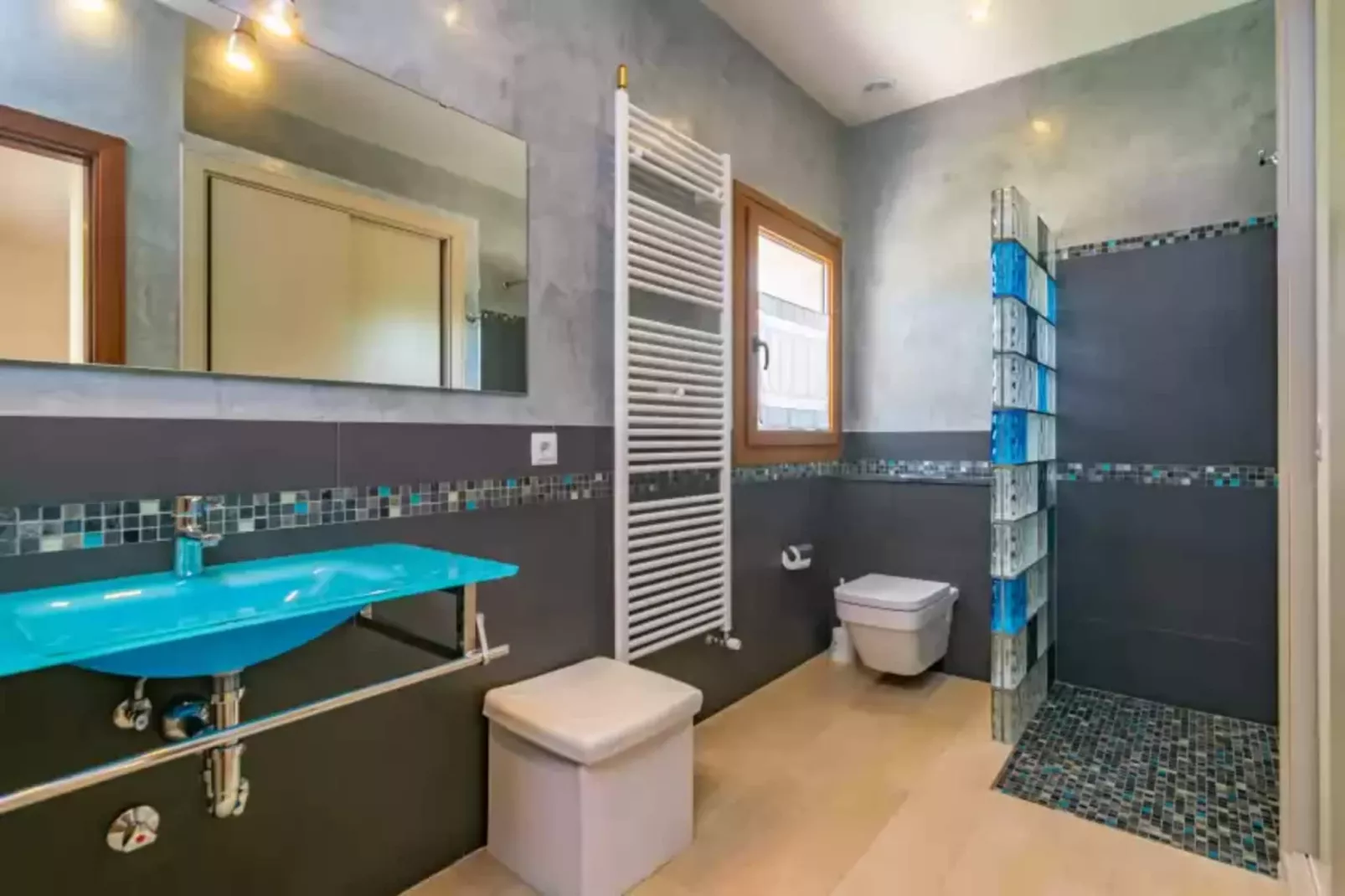 S'albarcoquer-Bathroom