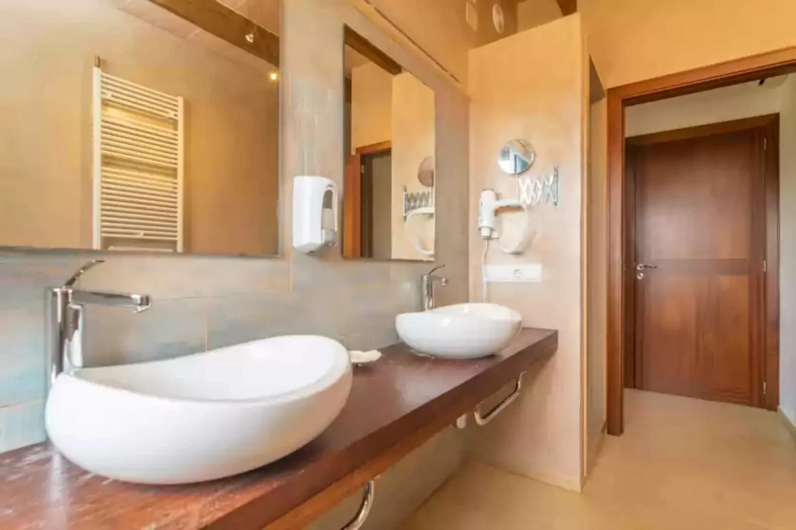 S'albarcoquer-Bathroom