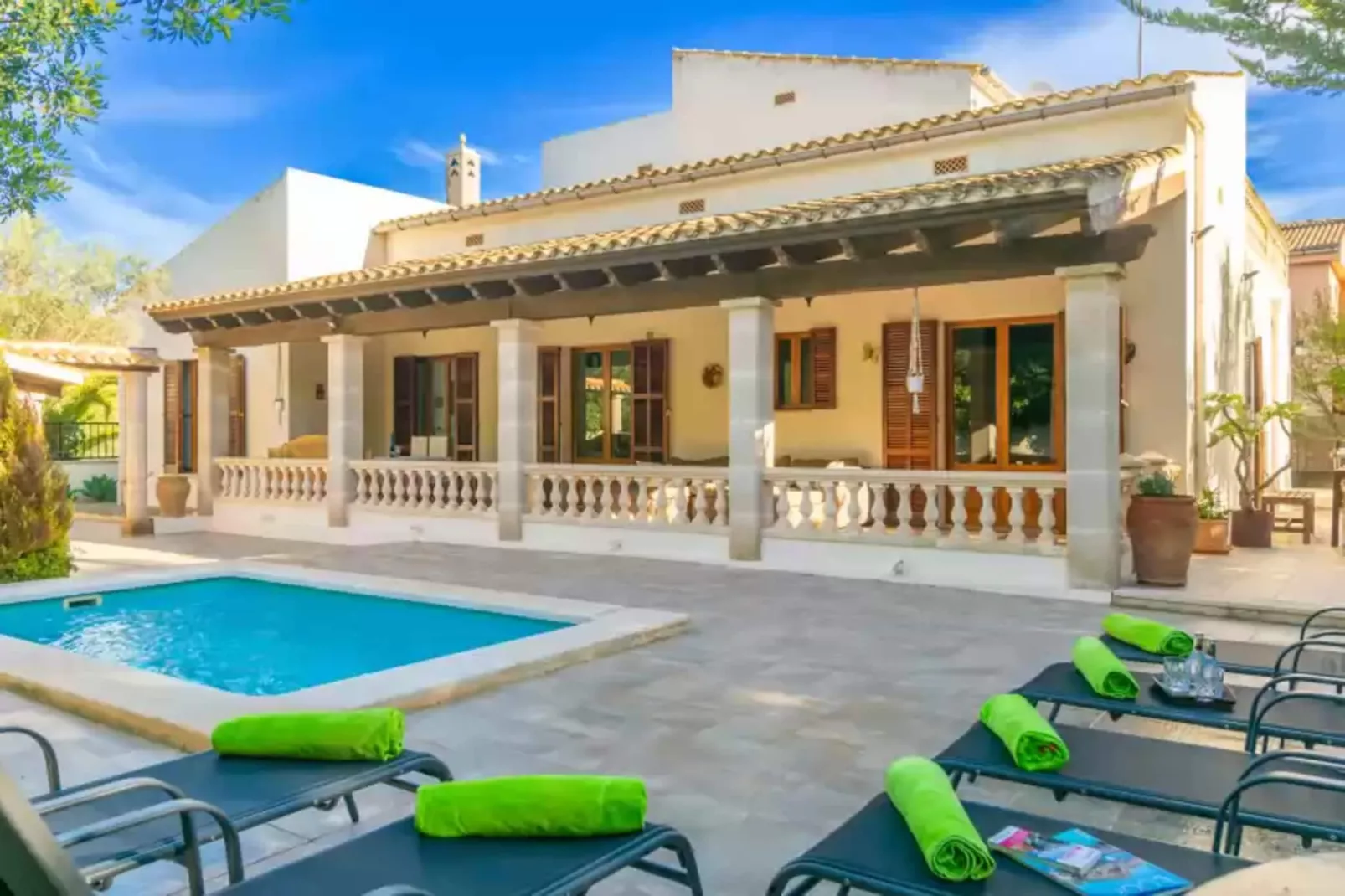 Pomeres 9-Exterior summer