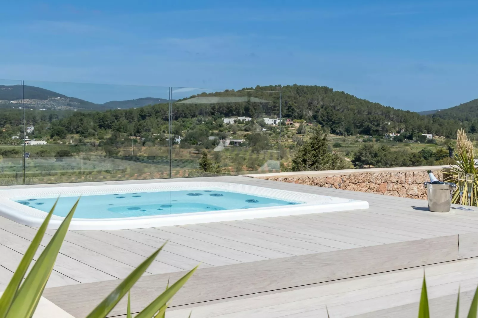 Can Tierra-Pool