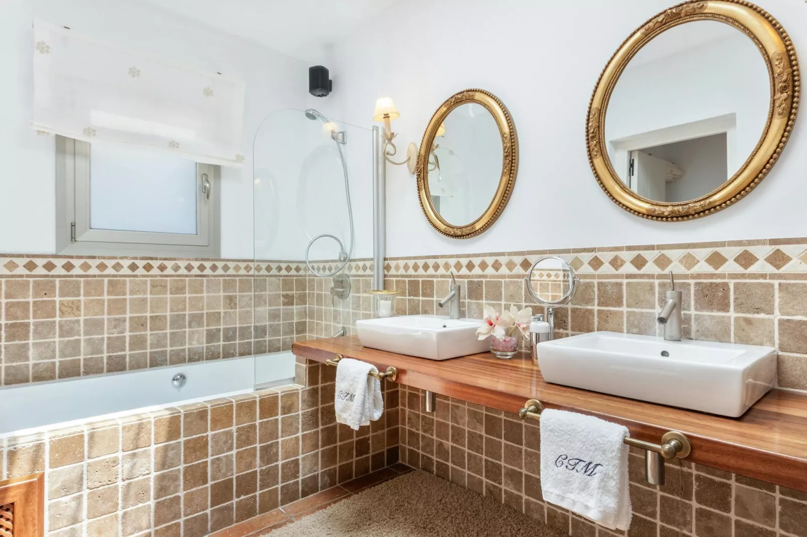 Can Tierra-Bathroom