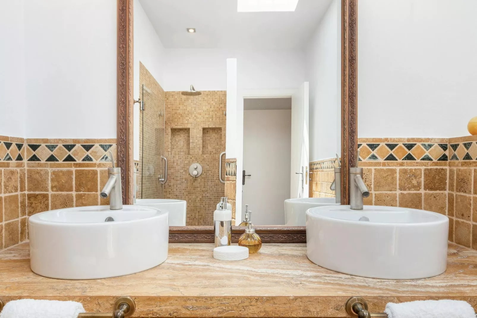 Can Tierra-Bathroom