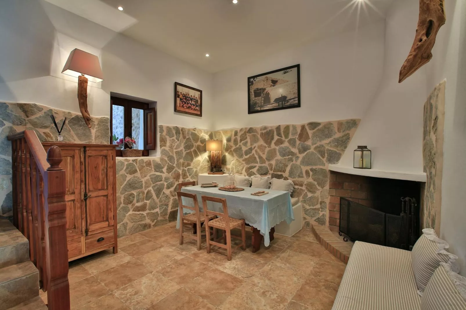 Can Rosetta-Living room