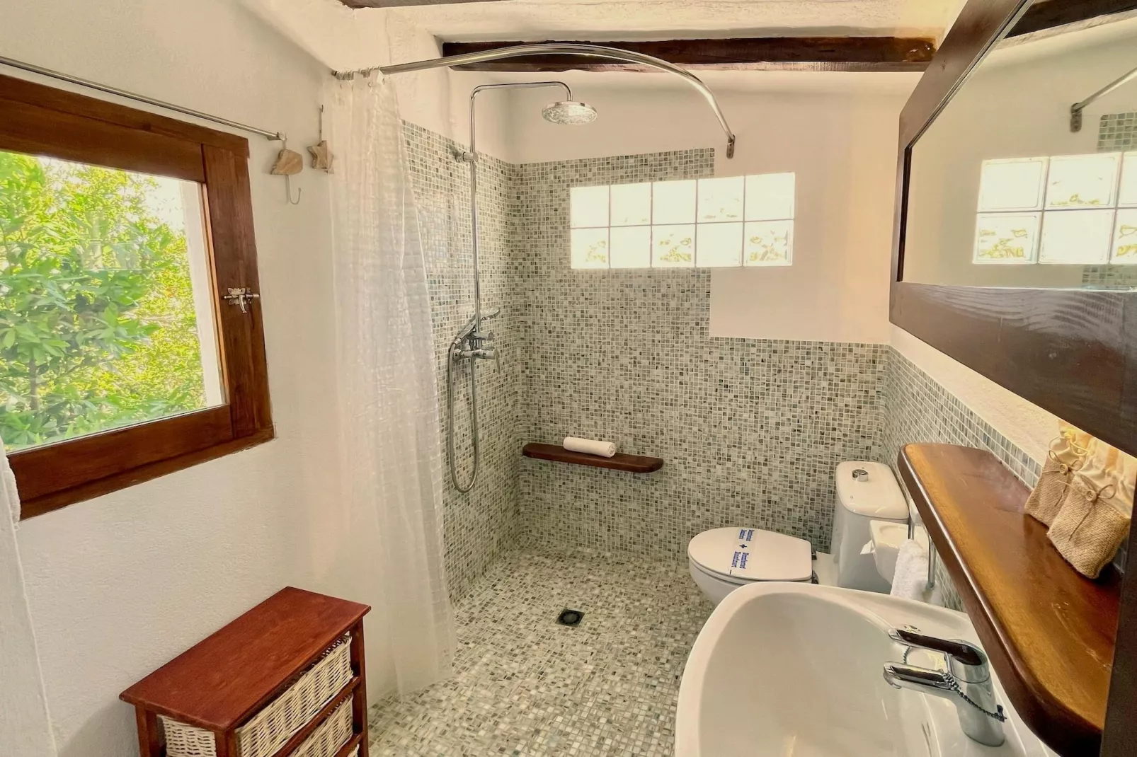 Can Elissa-Bathroom