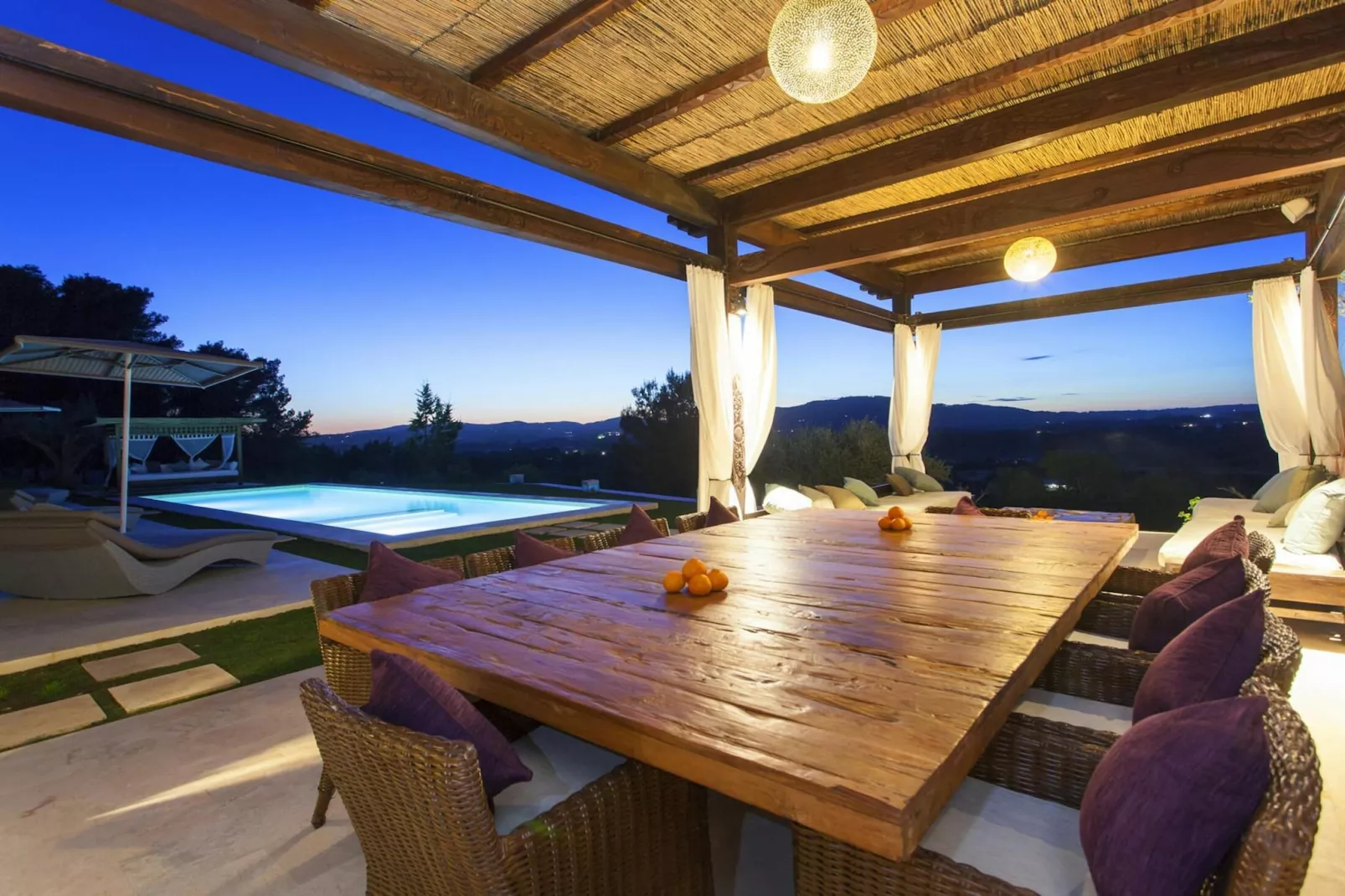 Can Reyna-Dining room