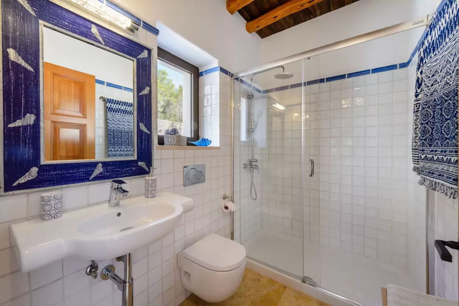Sunrise-Bathroom