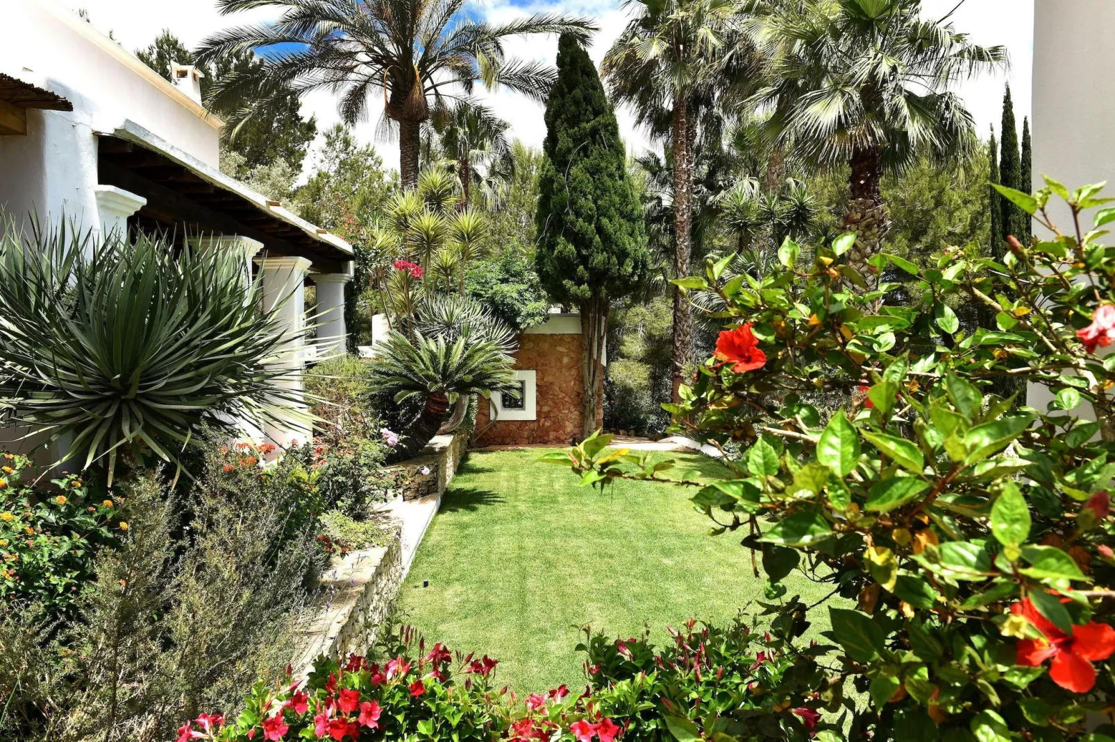 Can Arte-Gardens summer