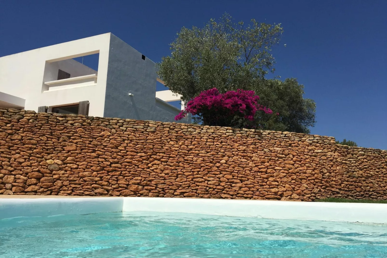 Can Perez-Exterior summer