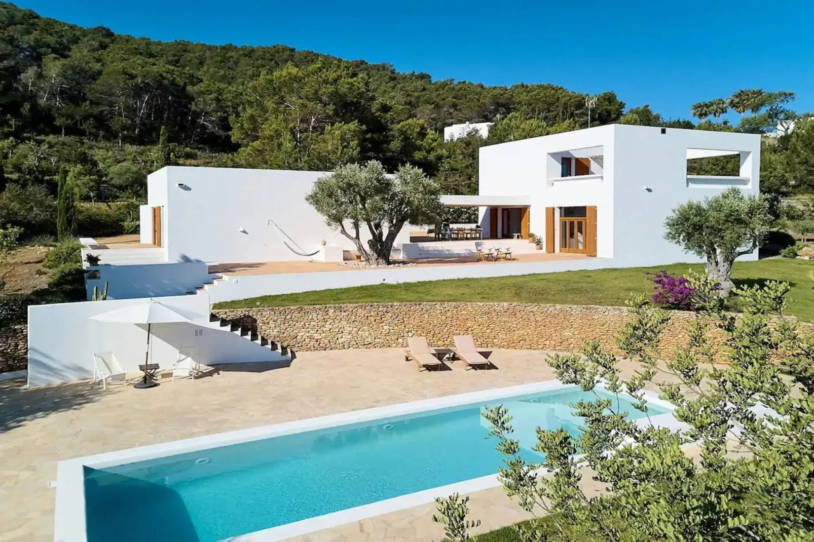 Can Perez-Exterior summer
