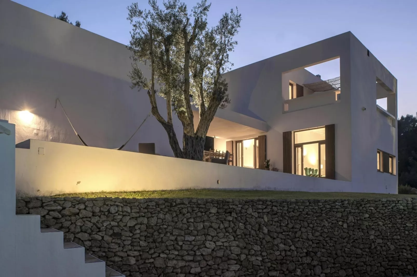 Can Perez-Exterior summer