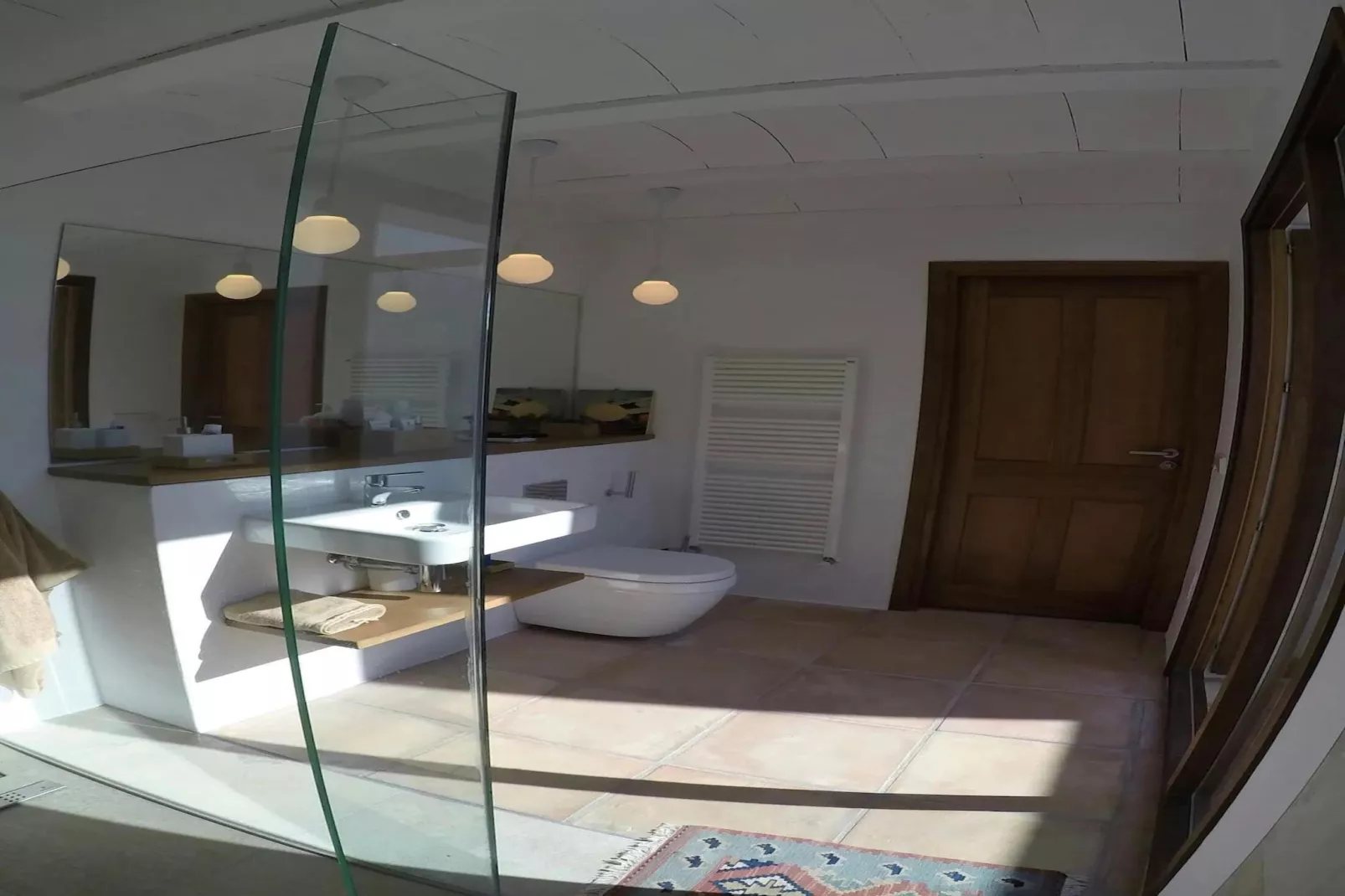 Can Perez-Bathroom