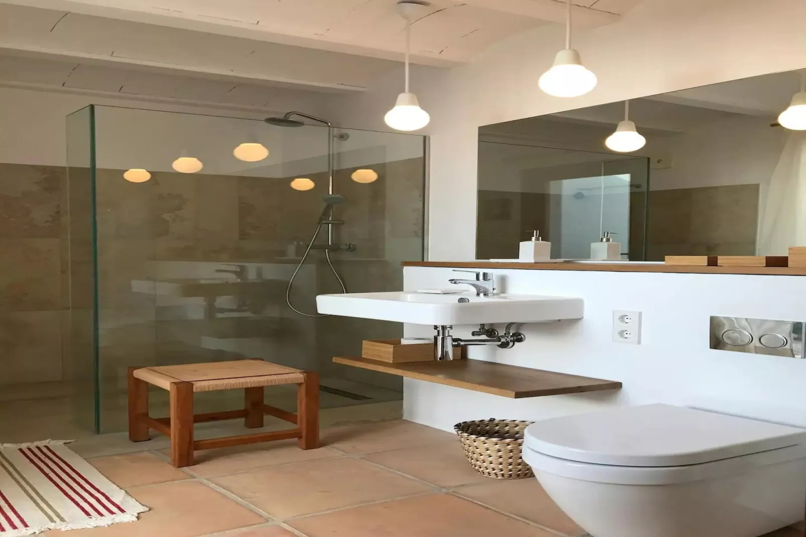 Can Perez-Bathroom