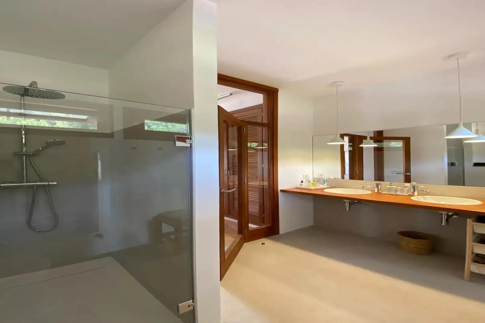 Can Perez-Bathroom