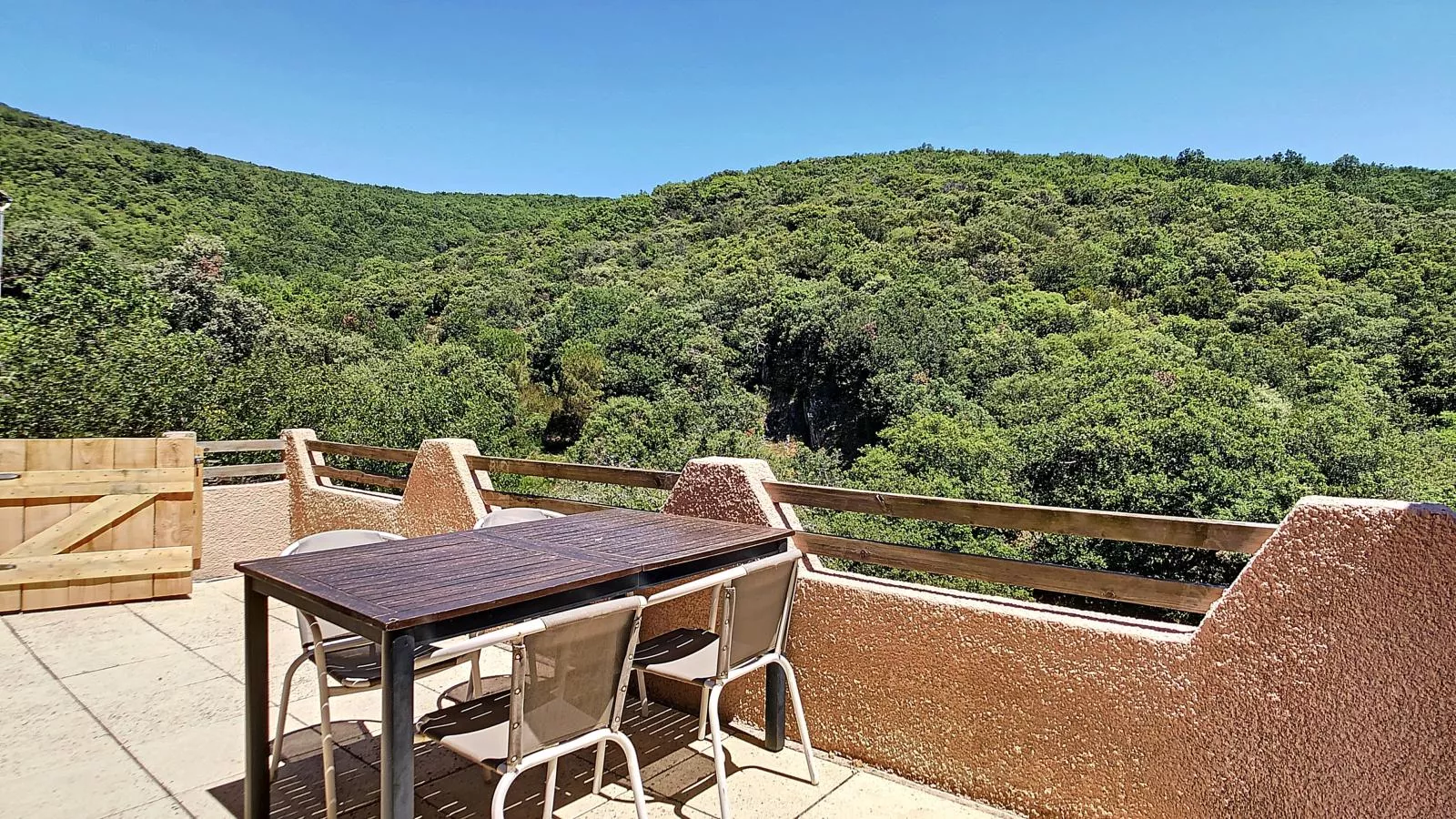 Oleandre-Terrace balcony