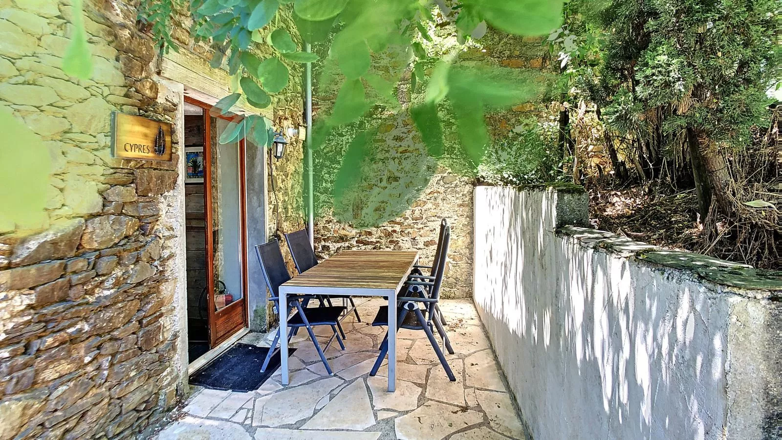 Cypres-Terrace balcony